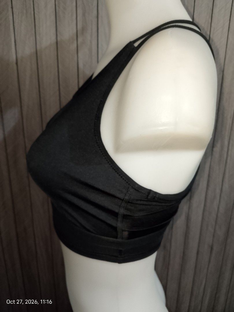 XS BLACK SPORTS BRA (Category: Activewear) located in Manila. Submitted by truecrystal-1407 (Listing ID 1470581015, Image 3). Description: no pads.