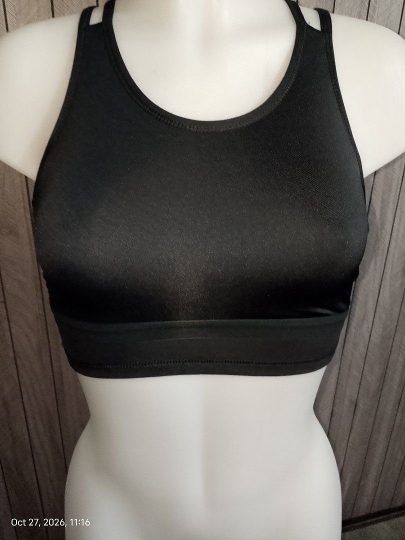 XS BLACK SPORTS BRA (Category: Activewear) located in Manila. Submitted by truecrystal-1407 (Listing ID 1470581015, Image 1). Description: no pads.