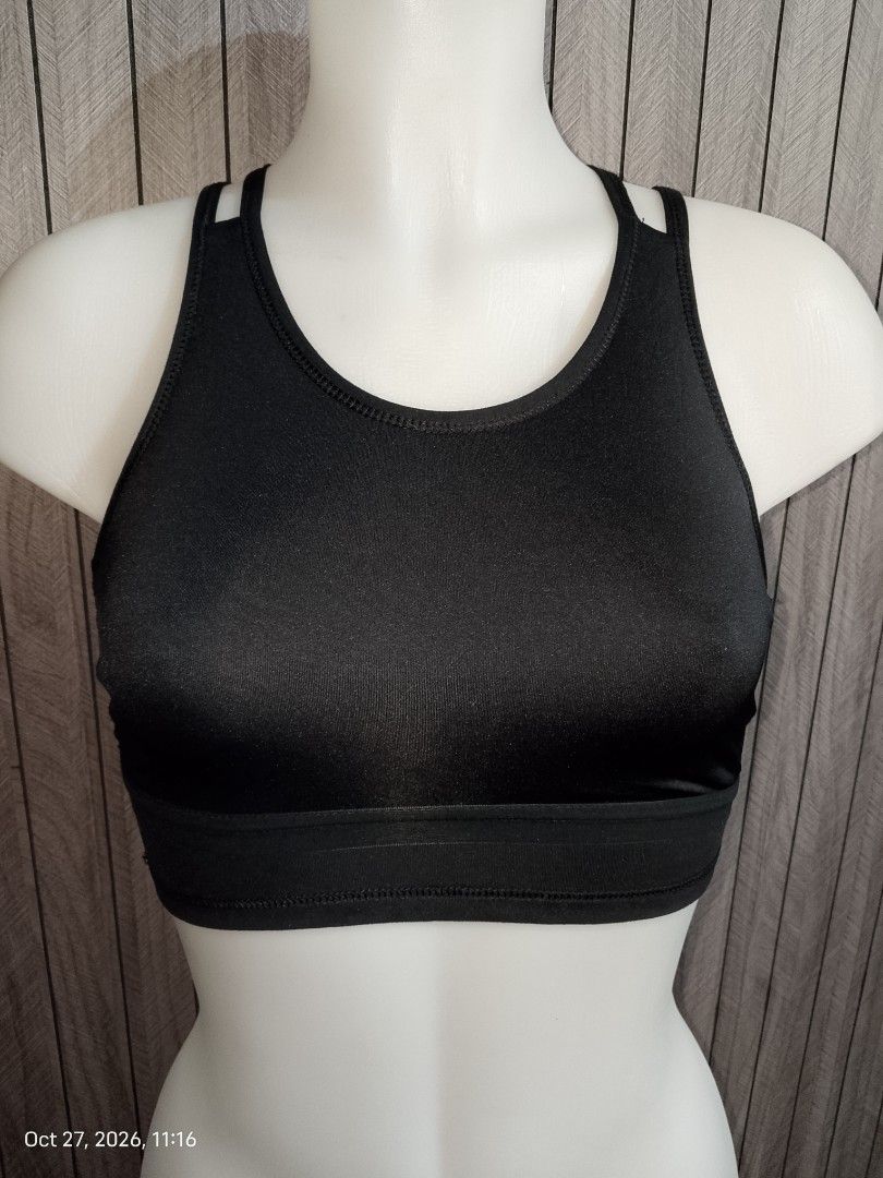 XS BLACK SPORTS BRA (Category: Activewear) located in Manila. Submitted by truecrystal-1407 (Listing ID 1470581015, Image 2). Description: no pads.