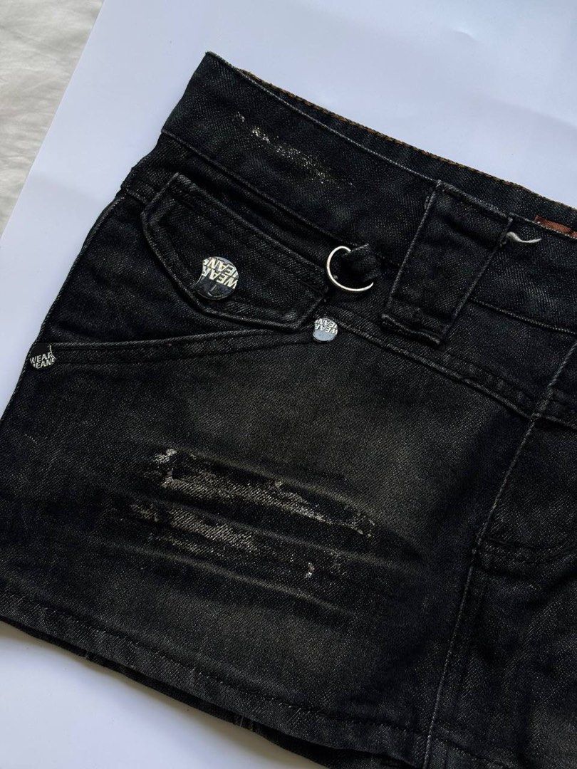 Y2K Acid Black Denim Micro Skirt (Category: Skirts) located in Manila. Submitted by petalfinds_ (Listing ID 1470645728, Image 2). Description: ˚⊱🪷⊰˚ black denim micro skirt ౨ৎ 𝐛𝐫𝐚𝐧𝐝: F.C.Q.Y ౨ৎ 𝐬𝐢𝐳𝐞: 31-32 wl | 10" length 🫧⋆｡˚ 𝐝𝐞𝐭𝐚𝐢𝐥𝐬: ANG GANDAAA! rare size for denim skirt na micro! 😭🤍 no issue! 💞 ─── ⋆⋅☆⋅⋆ ── 「 ✦ 𝐍𝐎 𝐂𝐎𝐃𝐄, 𝐈𝐍𝐕𝐀𝐋𝐈𝐃 𝐌𝐈𝐍𝐄 ✦ 」 𝓹𝓻𝓲𝓬𝓮: 179 𝓬𝓸𝓭𝓮: ashflower.