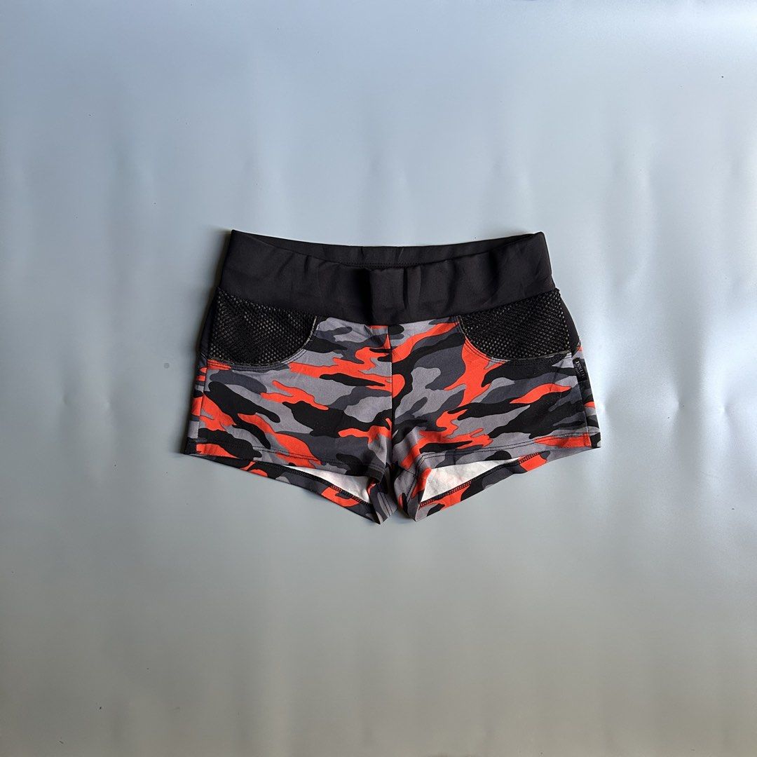 y2k camo cargo shorts (Category: Shorts) located in Liloan. Submitted by fairymary.ph (Listing ID 1470649711, Image 2). Description: READ BIO BEFORE BUYING✨ P150+sf brand: issue of dance size: 26-27 length: 9” leghole: 9” fabric: spandex no ww.
