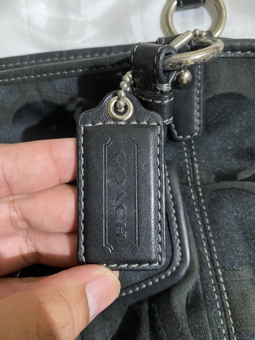 Y2K coach leah (Category: Shoulder Bags) located in Iba. Submitted by preme2ow9 (Listing ID 1470682443, Image 3). Description: Need clean No issue with dust bag can vc .