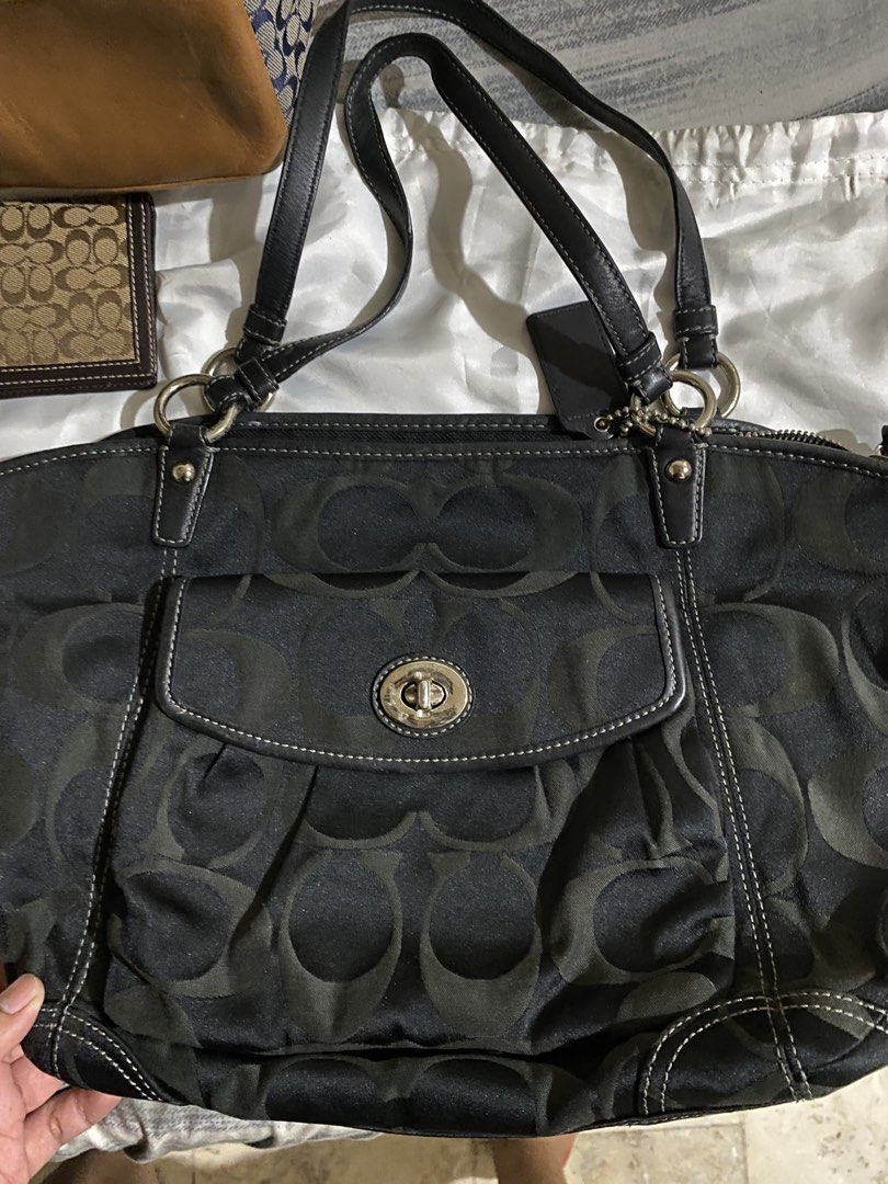 Y2K coach leah (Category: Shoulder Bags) located in Iba. Submitted by preme2ow9 (Listing ID 1470682443, Image 1). Description: Need clean No issue with dust bag can vc .
