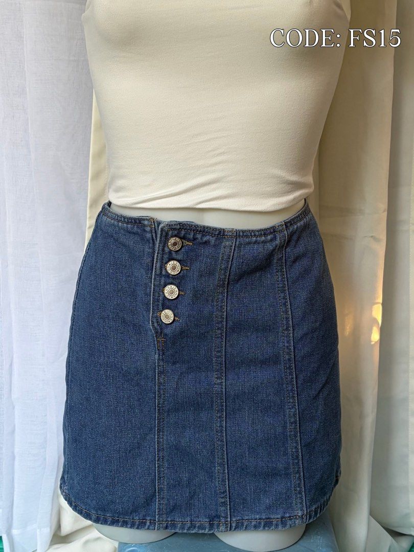 Y2k Denim Mini Skirt (Category: Skirts) located in Rizal. Submitted by finefitsby.ff (Listing ID 1470564120, Image 1). Description: details ୨୧ ‧₊˚ ⋅ ♡ waist: 30 inch length: 18 inch -hard denim .