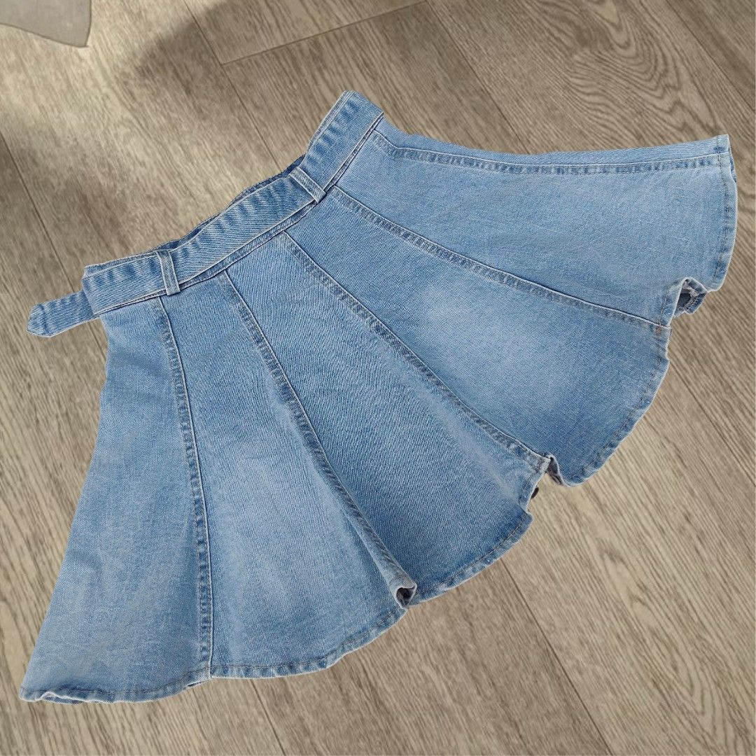 Y2k denim skirt (Category: Skirts) located in Orani. Submitted by pichie.salvador (Listing ID 1470591379, Image 2). Description: 𐀔 𝒀𝟐𝑲 𝑫𝒆𝒏𝒊𝒎 𝑺𝒌𝒊𝒓𝒕 𐀔 ♡ 𝑷𝒓𝒊𝒄𝒆: ₱129 ♡ 𝑾𝒂𝒊𝒔𝒕𝒍𝒊𝒏𝒆: 26" ♡ 𝑳𝒆𝒏𝒈𝒕𝒉: 15" ⚠️ review all photos before claiming. ♡ 𝑪𝒐𝒎𝒎𝒆𝒏𝒕 𝑴𝑰𝑵𝑬 𝒕𝒐 𝒄𝒍𝒂𝒊𝒎! 💳 𝑷𝒂𝒚𝒎𝒆𝒏𝒕 𝒇𝒊𝒓𝒔𝒕 𝒗𝒊𝒂 𝑮𝑪𝒂𝒔𝒉 🛒 𝑻𝒊𝒌𝑻𝒐𝒌 𝑪𝒉𝒆𝒄𝒌𝒐𝒖𝒕 𝒐𝒓 𝑫𝒊𝒓𝒆𝒄𝒕 𝑱&𝑻 📦 📍 𝑷𝒊𝒄𝒌𝒖𝒑: Dwellings, Mulaw