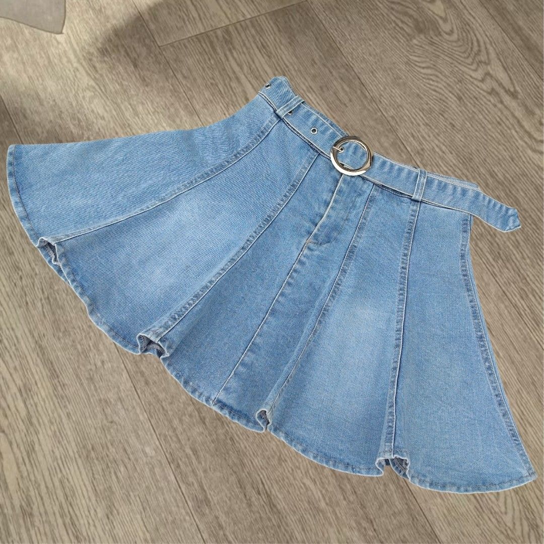 Y2k denim skirt (Category: Skirts) located in Orani. Submitted by pichie.salvador (Listing ID 1470591379, Image 1). Description: 𐀔 𝒀𝟐𝑲 𝑫𝒆𝒏𝒊𝒎 𝑺𝒌𝒊𝒓𝒕 𐀔 ♡ 𝑷𝒓𝒊𝒄𝒆: ₱129 ♡ 𝑾𝒂𝒊𝒔𝒕𝒍𝒊𝒏𝒆: 26" ♡ 𝑳𝒆𝒏𝒈𝒕𝒉: 15" ⚠️ review all photos before claiming. ♡ 𝑪𝒐𝒎𝒎𝒆𝒏𝒕 𝑴𝑰𝑵𝑬 𝒕𝒐 𝒄𝒍𝒂𝒊𝒎! 💳 𝑷𝒂𝒚𝒎𝒆𝒏𝒕 𝒇𝒊𝒓𝒔𝒕 𝒗𝒊𝒂 𝑮𝑪𝒂𝒔𝒉 🛒 𝑻𝒊𝒌𝑻𝒐𝒌 𝑪𝒉𝒆𝒄𝒌𝒐𝒖𝒕 𝒐𝒓 𝑫𝒊𝒓𝒆𝒄𝒕 𝑱&𝑻 📦 📍 𝑷𝒊𝒄𝒌𝒖𝒑: Dwellings, Mulaw