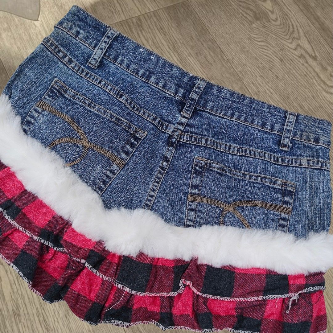 Y2K denim skirt (Category: Skirts) located in Orani. Submitted by pichie.salvador (Listing ID 1470592996, Image 2). Description: 𐀔 𝒀𝟐𝑲 𝑫𝒆𝒏𝒊𝒎 𝑺𝒌𝒊𝒓𝒕 𐀔 ♡ 𝑷𝒓𝒊𝒄𝒆: ₱129 ♡ 𝑾𝒂𝒊𝒔𝒕𝒍𝒊𝒏𝒆: 30" - 31" ♡ 𝑳𝒆𝒏𝒈𝒕𝒉: 11" review all photos before claiming. ♡ 𝑪𝒐𝒎𝒎𝒆𝒏𝒕 𝑴𝑰𝑵𝑬 𝒕𝒐 𝒄𝒍𝒂𝒊𝒎! 💳 𝑷𝒂𝒚𝒎𝒆𝒏𝒕 𝒇𝒊𝒓𝒔𝒕 𝒗𝒊𝒂 𝑮𝑪𝒂𝒔𝒉 🛒 𝑻𝒊𝒌𝑻𝒐𝒌 𝑪𝒉𝒆𝒄𝒌𝒐𝒖𝒕 𝒐𝒓 𝑫𝒊𝒓𝒆𝒄𝒕 𝑱&𝑻 📦 📍 𝑷𝒊𝒄𝒌𝒖𝒑: Dwellings, Mu