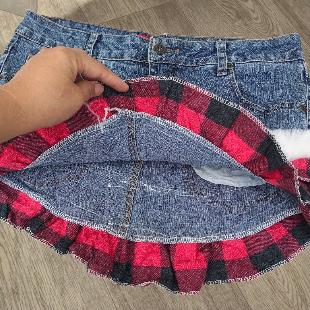 Y2K denim skirt (Category: Skirts) located in Orani. Submitted by pichie.salvador (Listing ID 1470592996, Image 3). Description: 𐀔 𝒀𝟐𝑲 𝑫𝒆𝒏𝒊𝒎 𝑺𝒌𝒊𝒓𝒕 𐀔 ♡ 𝑷𝒓𝒊𝒄𝒆: ₱129 ♡ 𝑾𝒂𝒊𝒔𝒕𝒍𝒊𝒏𝒆: 30" - 31" ♡ 𝑳𝒆𝒏𝒈𝒕𝒉: 11" review all photos before claiming. ♡ 𝑪𝒐𝒎𝒎𝒆𝒏𝒕 𝑴𝑰𝑵𝑬 𝒕𝒐 𝒄𝒍𝒂𝒊𝒎! 💳 𝑷𝒂𝒚𝒎𝒆𝒏𝒕 𝒇𝒊𝒓𝒔𝒕 𝒗𝒊𝒂 𝑮𝑪𝒂𝒔𝒉 🛒 𝑻𝒊𝒌𝑻𝒐𝒌 𝑪𝒉𝒆𝒄𝒌𝒐𝒖𝒕 𝒐𝒓 𝑫𝒊𝒓𝒆𝒄𝒕 𝑱&𝑻 📦 📍 𝑷𝒊𝒄𝒌𝒖𝒑: Dwellings, Mu