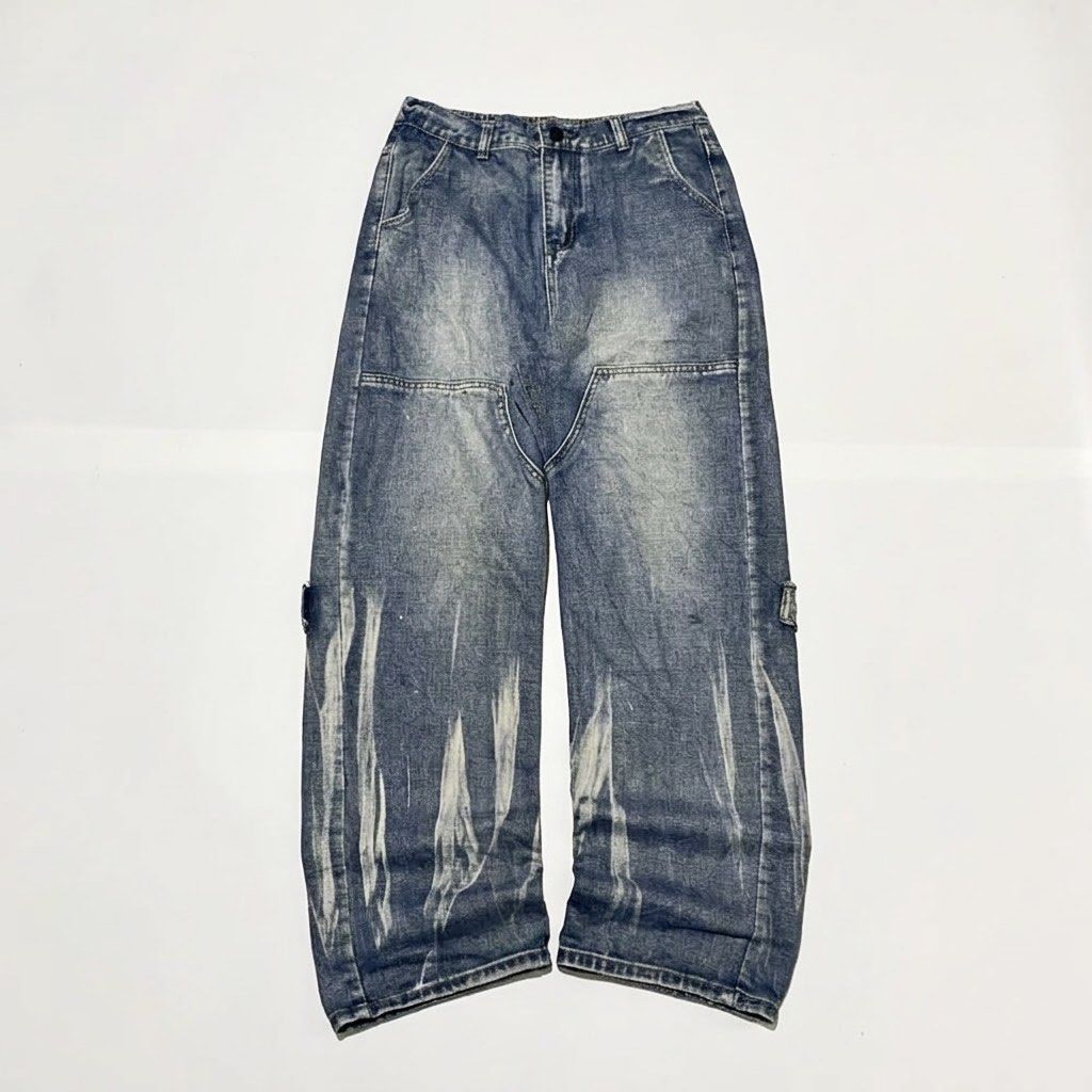 Y2k DKNEE BAGGY DENIM PANTS✨ (Category: Jeans) located in Bulacan. Submitted by cris_thrifty (Listing ID 1470673959, Image 1). Description: ₱300 + shipping fee ➡️📦 Y2k DKNEE BAGGY DENIM PANTS✨ Size 29-33 (garterizebackpart) Length 41 Leg hole 9 Thigh 12.5 • need wash • good fittings • Heavy • semi thick • semi hard • must buy it - Style: Streetwear super wide-leg skater fit - Wash/Design: Heavy wash with bleach splatter effect and paneled front 