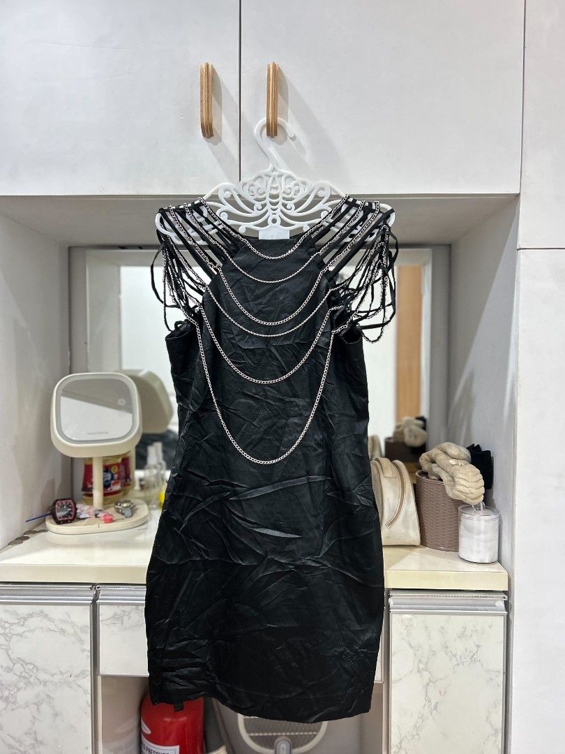 Y2k Dress (Category: Dresses) located in Bogo. Submitted by hasslehard.69 (Listing ID 1470718882, Image 1). Description: .
