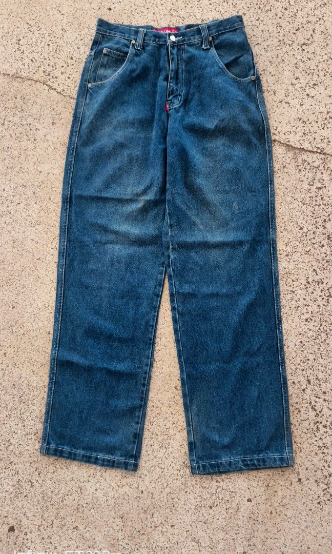 Y2k ecko unlimited baggy pants (Category: Jeans) located in Manila. Submitted by mackussil (Listing ID 1470738146, Image 1). Description: as new condition no issue size 32 thigh 13 length 43 hem 9.