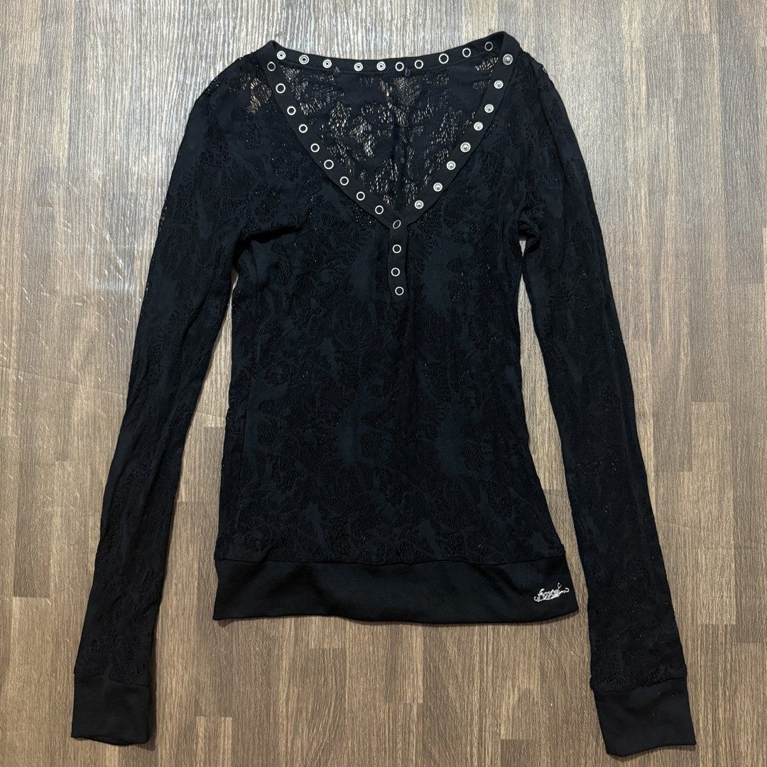 y2k grunge Fox lace top (Category: Longsleeves) located in Pasig City. Submitted by misssynergy1800 (Listing ID 1470647078, Image 1). Description: .