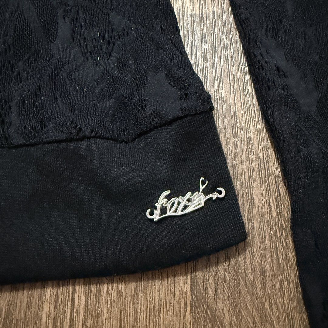 y2k grunge Fox lace top (Category: Longsleeves) located in Pasig City. Submitted by misssynergy1800 (Listing ID 1470647078, Image 2). Description: .