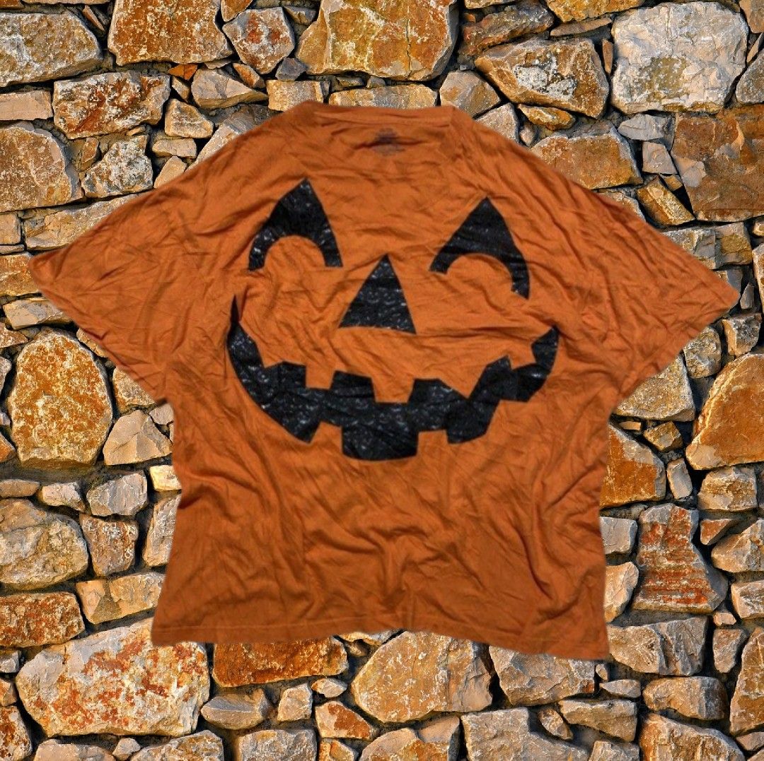 Y2K GRUNGE JESSE PINKMAN PUMPKIN TEE (Category: Activewear) located in Mandaue City. Submitted by gusstboy21 (Listing ID 1470561846, Image 1). Description: 9/10 COLOR RATE GOOD CONDITION MOP : GCASH MOD : JNT LOC : CEBU, PH + SF.