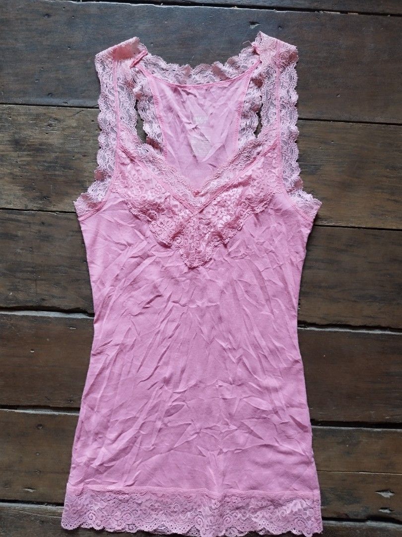 Y2k lace cami top (Category: Sleeveless) located in Lingayen. Submitted by chic_00 (Listing ID 1470613186, Image 1). Description: size:small issue:none pink color( color may vary due to lighting) negotiable.