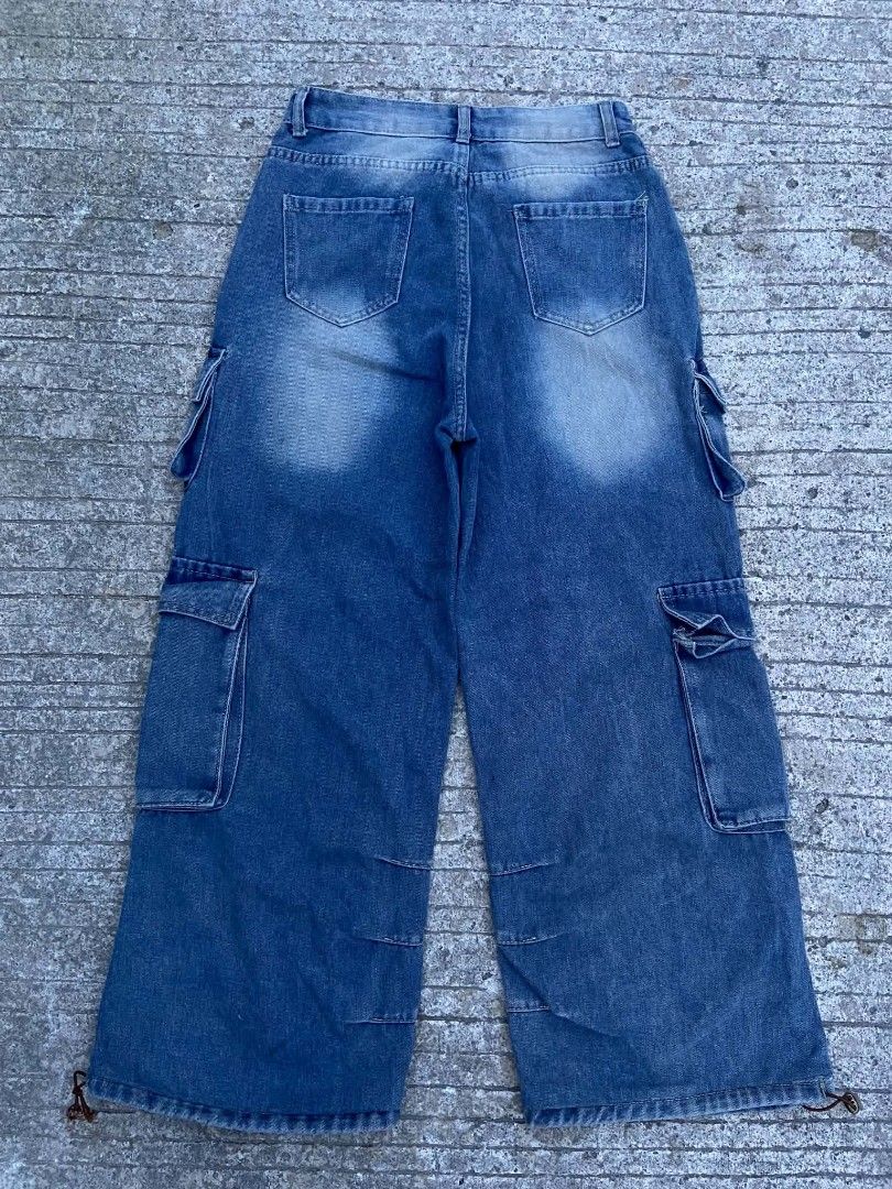 Y2K Multiple Pocket Cargo Baggy Pants (Category: Jeans) located in Lianga. Submitted by arwthrifts (Listing ID 1470667240, Image 2). Description: Multiple Pocket Cargo Baggy Pants dimes: 29-30 Waistline 40 Length 13 thigh 11.5 hem.