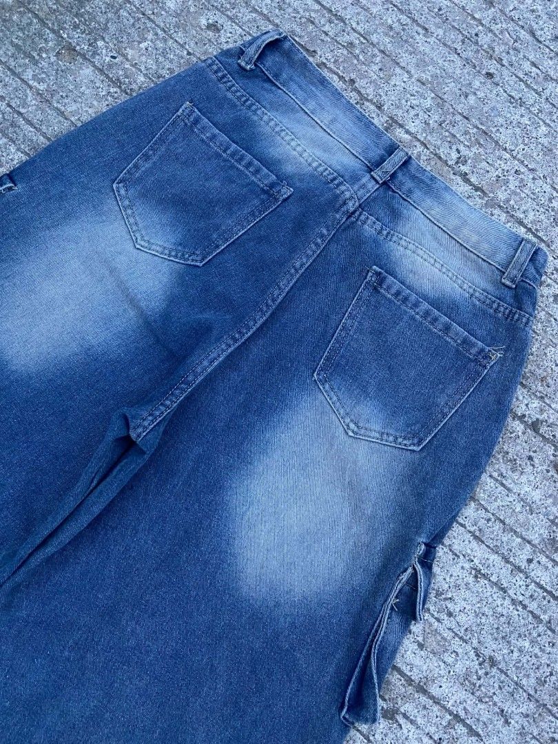 Y2K Multiple Pocket Cargo Baggy Pants (Category: Jeans) located in Lianga. Submitted by arwthrifts (Listing ID 1470667240, Image 3). Description: Multiple Pocket Cargo Baggy Pants dimes: 29-30 Waistline 40 Length 13 thigh 11.5 hem.