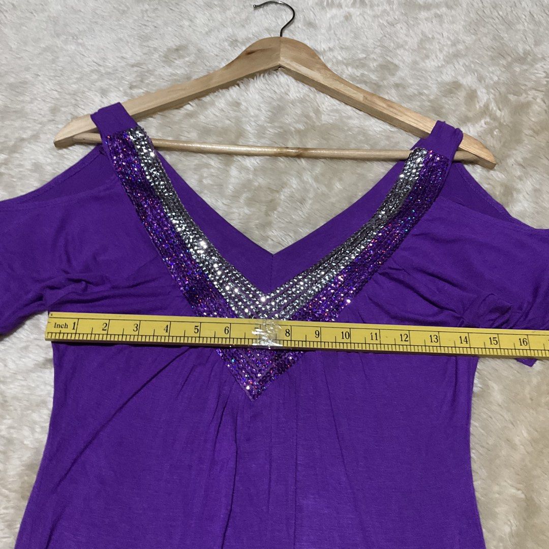 y2k sequin design top (Category: Others Tops) located in San Fernando. Submitted by jz_ofiaza (Listing ID 1470599459, Image 3). Description: excellent Condition no issue.