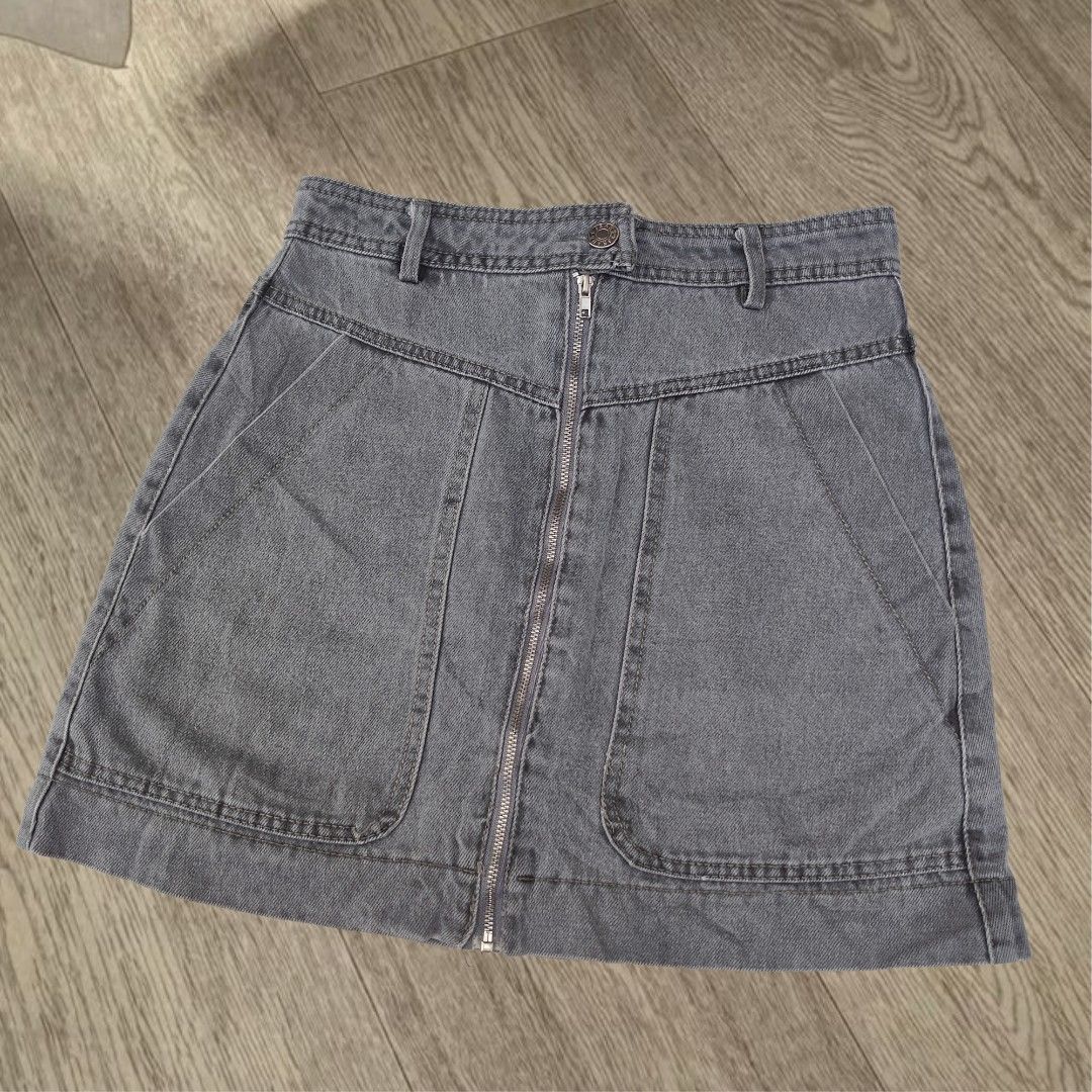 Y2k skirt (Category: Skirts) located in Orani. Submitted by pichie.salvador (Listing ID 1470592255, Image 1). Description: 𐀔 𝒀𝟐𝑲 𝑫𝒆𝒏𝒊𝒎 𝑺𝒌𝒊𝒓𝒕 𐀔 ♡ 𝑷𝒓𝒊𝒄𝒆: ₱139 ♡ 𝑾𝒂𝒊𝒔𝒕𝒍𝒊𝒏𝒆: 25" ♡ 𝑳𝒆𝒏𝒈𝒕𝒉: 15" review all photos before claiming. ♡ 𝑪𝒐𝒎𝒎𝒆𝒏𝒕 𝑴𝑰𝑵𝑬 𝒕𝒐 𝒄𝒍𝒂𝒊𝒎! 💳 𝑷𝒂𝒚𝒎𝒆𝒏𝒕 𝒇𝒊𝒓𝒔𝒕 𝒗𝒊𝒂 𝑮𝑪𝒂𝒔𝒉 🛒 𝑻𝒊𝒌𝑻𝒐𝒌 𝑪𝒉𝒆𝒄𝒌𝒐𝒖𝒕 𝒐𝒓 𝑫𝒊𝒓𝒆𝒄𝒕 𝑱&𝑻 📦 📍 𝑷𝒊𝒄𝒌𝒖𝒑: Dwellings, Mulawin, Orani