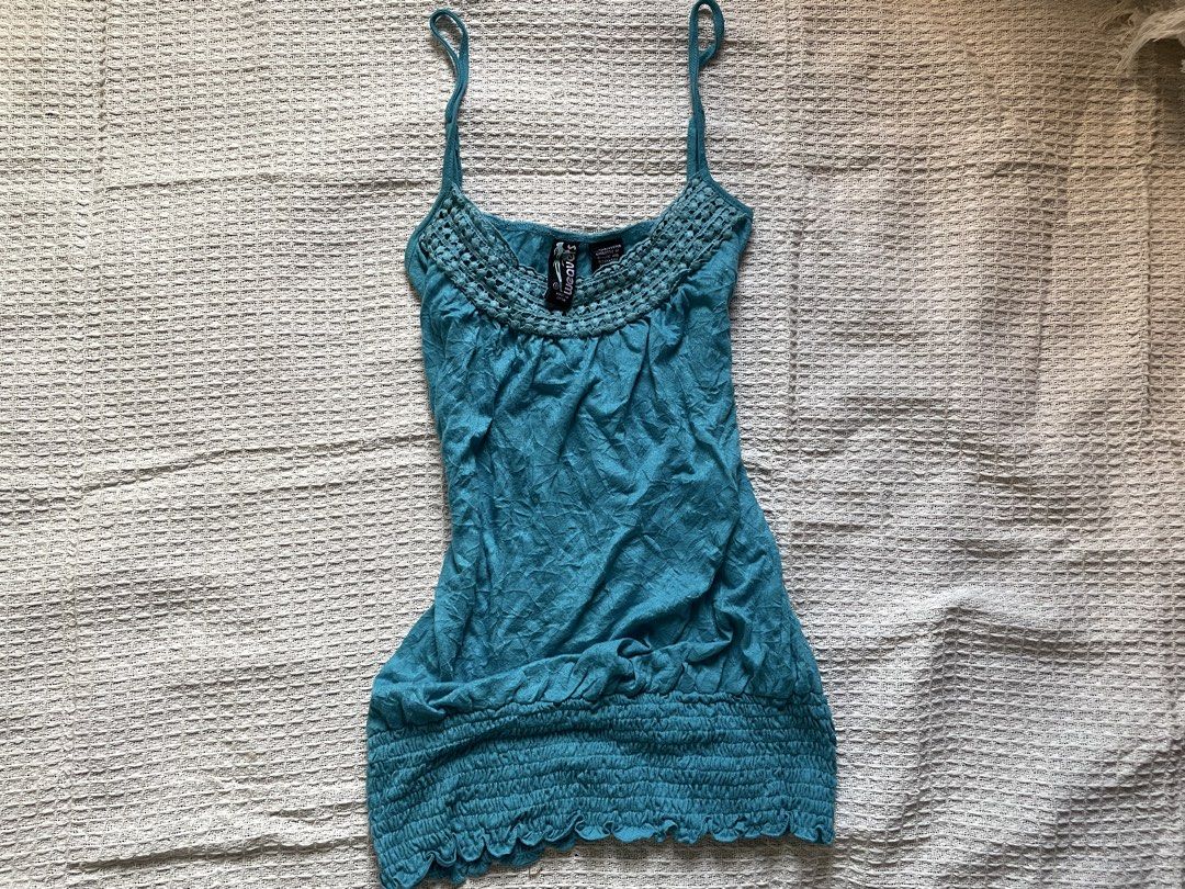 y2k teal top with smocked hem (Category: Sleeveless) located in Meycauayan. Submitted by fae.trove (Listing ID 1470633297, Image 1). Description: .