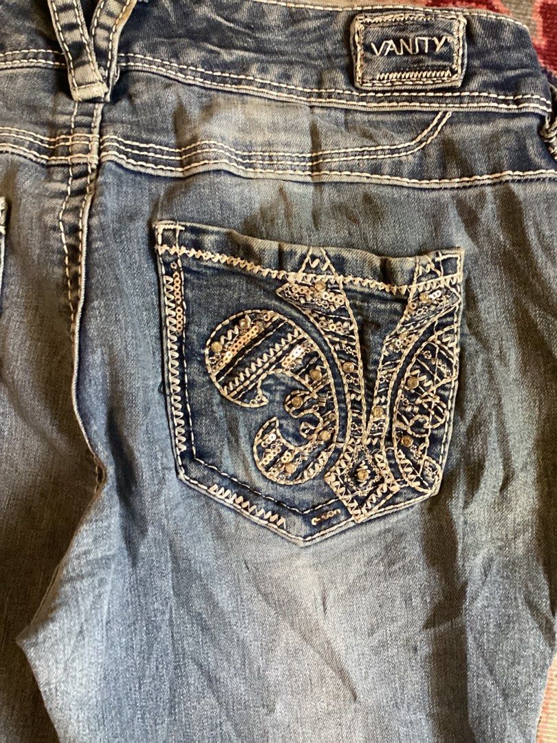 Y2k Vanity Flared jeans (Category: Jeans) located in Balanga. Submitted by archivefine_ds (Listing ID 1470665736, Image 3). Description: Y2k Vanity Flared jeans w 28 L 37 T 9 H 9 300+sf.
