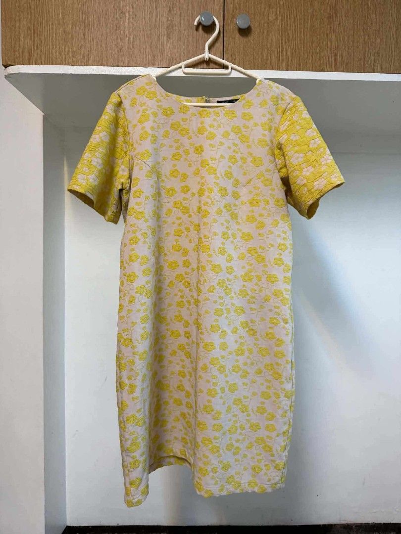 Yellow Dress (Category: Dresses) located in Manila. Submitted by atozstuff (Listing ID 1470699178, Image 1). Description: .