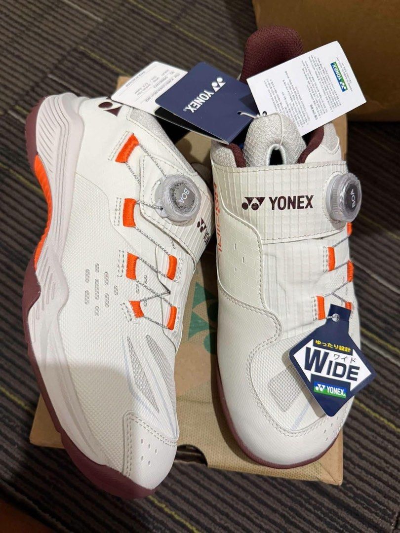 YONEX 88 Dial wide (Category: Sneakers) located in San Mateo. Submitted by maureen1026 (Listing ID 1470561363, Image 3). Description: 25.5cm EUR 40 us men 7.5 us women 9 .