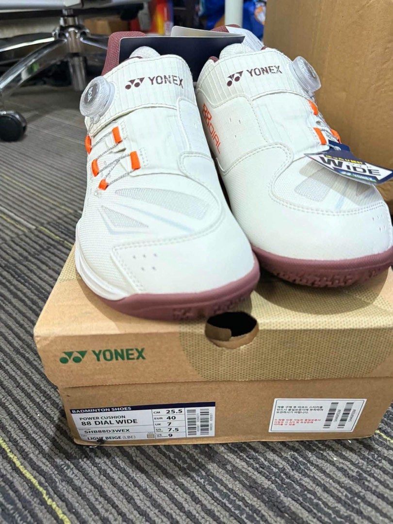 YONEX 88 Dial wide (Category: Sneakers) located in San Mateo. Submitted by maureen1026 (Listing ID 1470561363, Image 2). Description: 25.5cm EUR 40 us men 7.5 us women 9 .