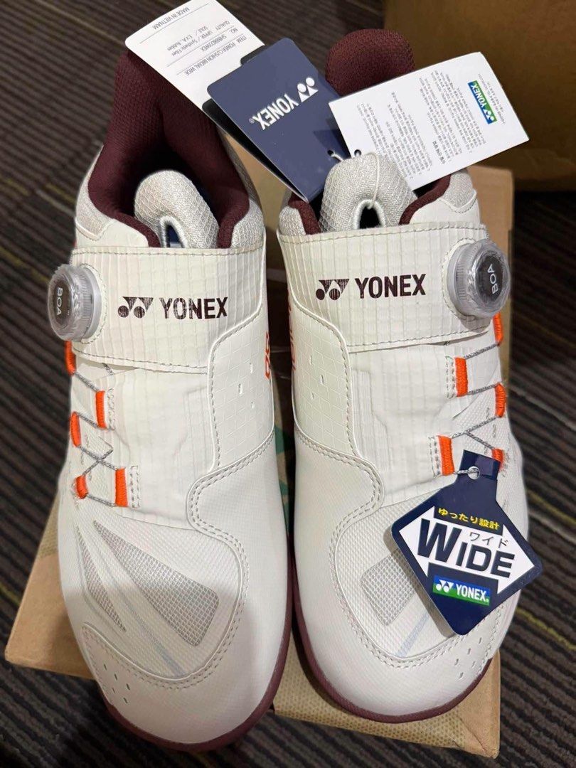 YONEX 88 Dial wide (Category: Sneakers) located in San Mateo. Submitted by maureen1026 (Listing ID 1470561363, Image 1). Description: 25.5cm EUR 40 us men 7.5 us women 9 .