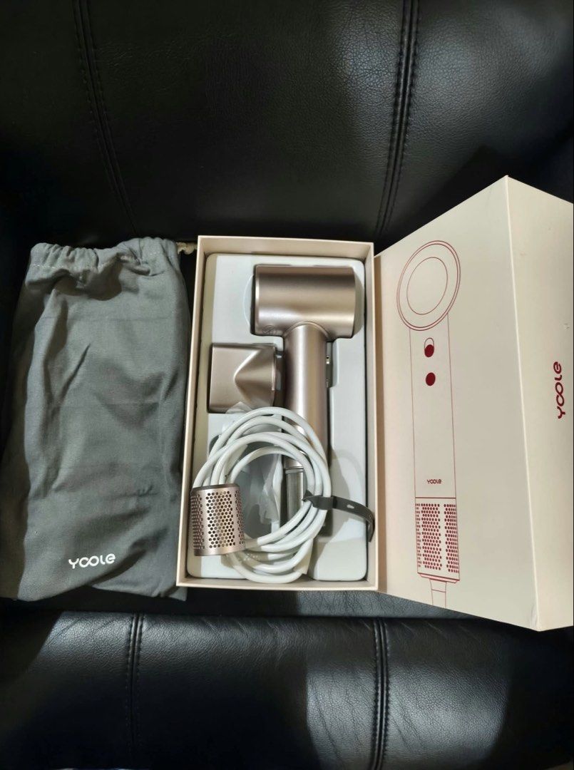 yoole hair dryer (silver pink) (Category: Hair) located in Pasig City. Submitted by anvieya (Listing ID 1470719086, Image 2). Description: - used a few times only - box is in pasig, if willing to wait for the box, probably around monday (pay to reserve) - rfs: will be buying a new styler 💰: gcash / cash (only when pick up) 📦: lalamove / pick up 📍: pasay, metro manila NOTES * FIRST TO PAY gets the item * NO returns/refund * NO rush shipments * 