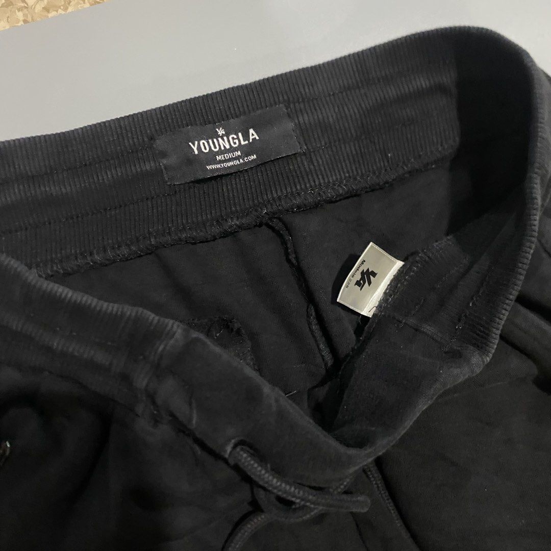 Youngla Cargo Joggers (Category: Joggers) located in San Jose del Monte. Submitted by edmarkvillanueva (Listing ID 1470664487, Image 2). Description: Length 41 Waist 30 Thigh 12 Leg opening 5 Size on tag: Medium 9.5/10 color rate Flaws: None.