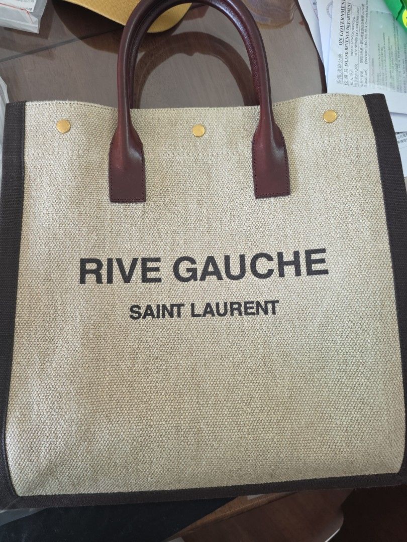 ysl （分類：手袋及銀包）位於 Hong Kong。 由 help_seller 提交（商品編號 1470575913，圖片 3）。簡介： 新淨。