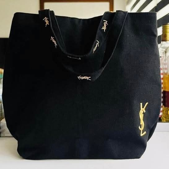 YSL Gwp (Category: Shoulder Bags) located in Manila. Submitted by precy.gracr (Listing ID 1470735906, Image 1). Description: this is original from YSL. gwp bag.