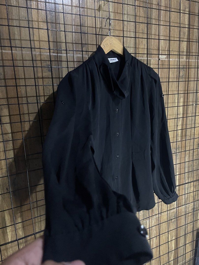 YSL uniform polo (Category: Longsleeves) located in Pateros City. Submitted by toogood.mnl (Listing ID 1470641368, Image 3). Description: YSl uniform W-18 L-25 No issue Excellent condition .