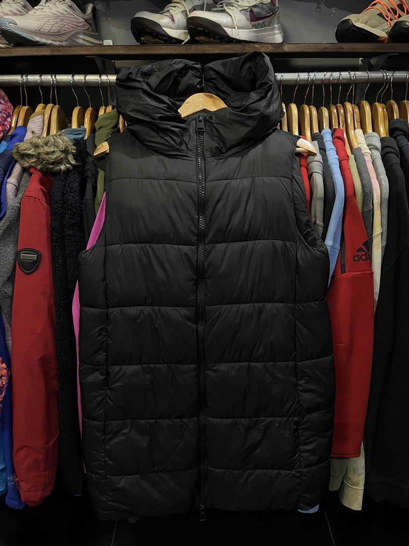 Z A R A Long Puffer Vest (Category: Coats, Jackets and Outerwear) located in Baliuag. Submitted by TOCThrift (Listing ID 1470707210, Image 1). Description: Z A R A Long Puffer Vest Size M on tag 20 width x 31 Length M-L womens fit Good as new No issue 880 + SF Baliwag, Bulacan.