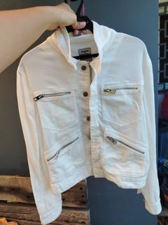 (Category: ) located in . Submitted by vwardrobe.g (Listing ID 1470656058, Image 1). Description: .