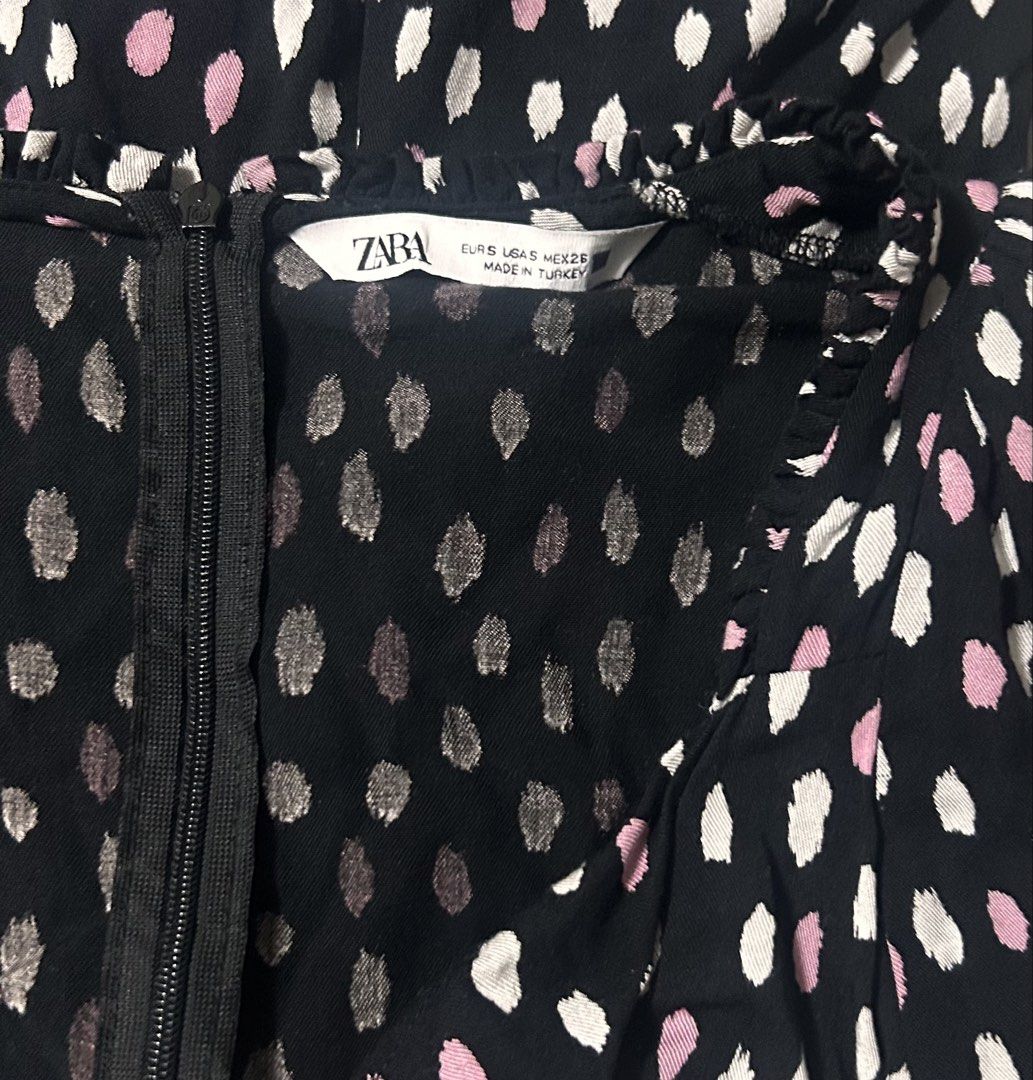 ZARA (Category: Dresses) located in Davao. Submitted by sart0ria85 (Listing ID 1470633325, Image 3). Description: Black with white and pink polka dots in Square neckline, long sleeves with gathered cuffs, wrap-style front, and exposed back zipper. 100%RAYON MADE IN TURKIYE 🇹🇷 SMALL. Size 4 EXCELLENT CONDITION (95/100) .