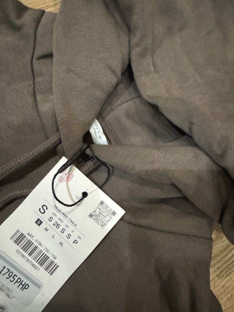 ZARA | Basic Brown Jacket - Small (Category: Coats, Jackets and Outerwear) located in Roxas City. Submitted by elliesuite (Listing ID 1470706548, Image 2). Description: Read: LAST PRICE POSTED ‼️ NO WHEN WORN ‼️ NO MEASUREMENTS ‼️ Brand New with Tags Size: Small Retails ₱1795 SF c/o Buyer. (JRS Express ONLY ₱180 - no other courier) No grab/lala (not from the Metro) All sales are final. No REFUND. No return / exchange. .