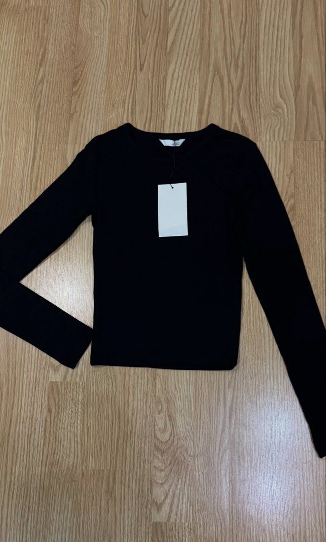 ZARA | Basic Cotton Longsleeves Top - Small (Category: Longsleeves) located in Roxas City. Submitted by elliesuite (Listing ID 1470570739, Image 3). Description: Read: LAST PRICE POSTED ‼️ NO WHEN WORN ‼️ NO MEASUREMENTS ‼️ Brand New with Tags Size: Small Stretchable & soft Basic! A must have! SF c/o Buyer. (JRS Express ONLY ₱150 - no other courier) No grab/lala (not from the Metro) All sales are final. No REFUND. No return / exchange. .
