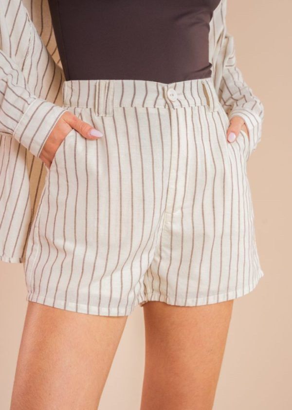 ZARA - High Waisted Striped Shorts (Category: Shorts) located in Cavite. Submitted by hand.picked (Listing ID 1470600642, Image 1). Description: ZARA - High Waisted Striped Shorts Size: XSmall Dimension: 13” Waist / 13” Length Condition: Excellent.