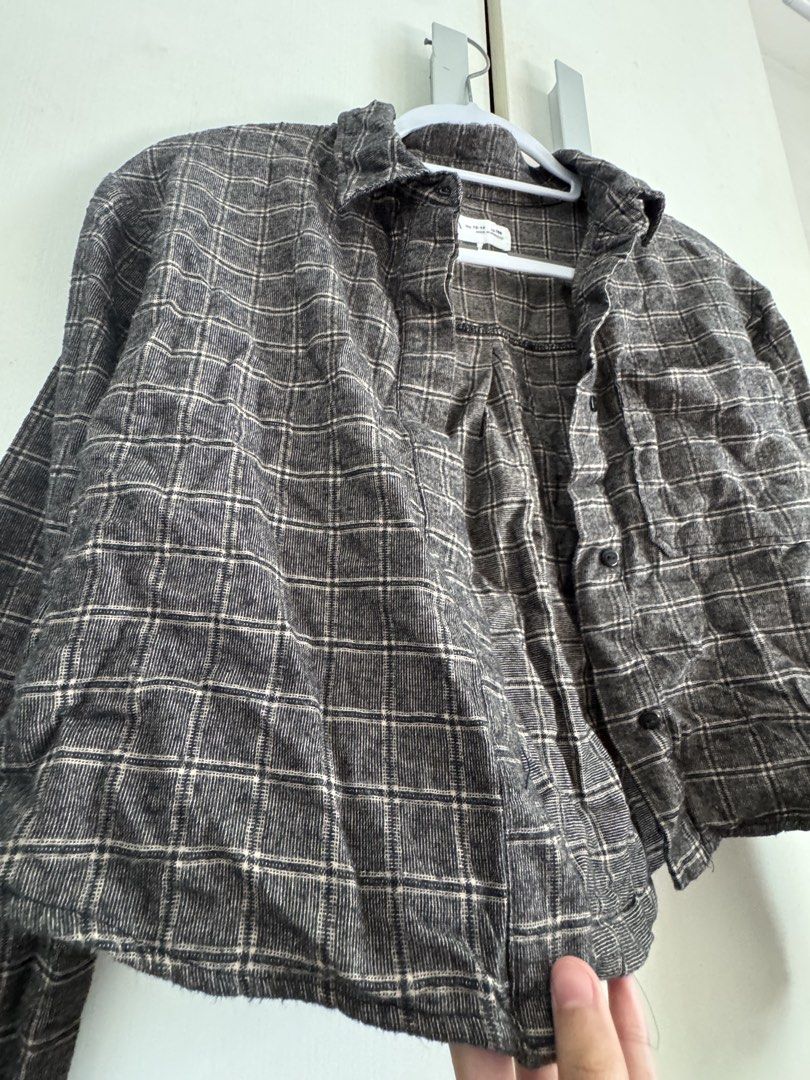 ZARA - Plaid Crop Top longsleeves (Category: Longsleeves) located in Paranaque City. Submitted by lilithinleo (Listing ID 1470633859, Image 2). Description: This is Zara kids, but it looks good as a crop top for me with tank top as inner layer. Size is XS.