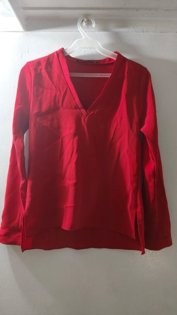 Zara Basic Red Long Sleeve Blouse (Category: Longsleeves) located in Makati City. Submitted by beedg (Listing ID 1470707522, Image 1). Description: - Brand: Zara Basic Collection - Size: EUR XS / US XS / MEX 24 - Color: Vibrant red (great pop of color) - Style: V-neck, long sleeves, relaxed fit, high-low hem with side slits - Material: Lightweight and comfortable - Origin: Made in Turkey - Versatility: Perfect for casual wear or office outfits - 
