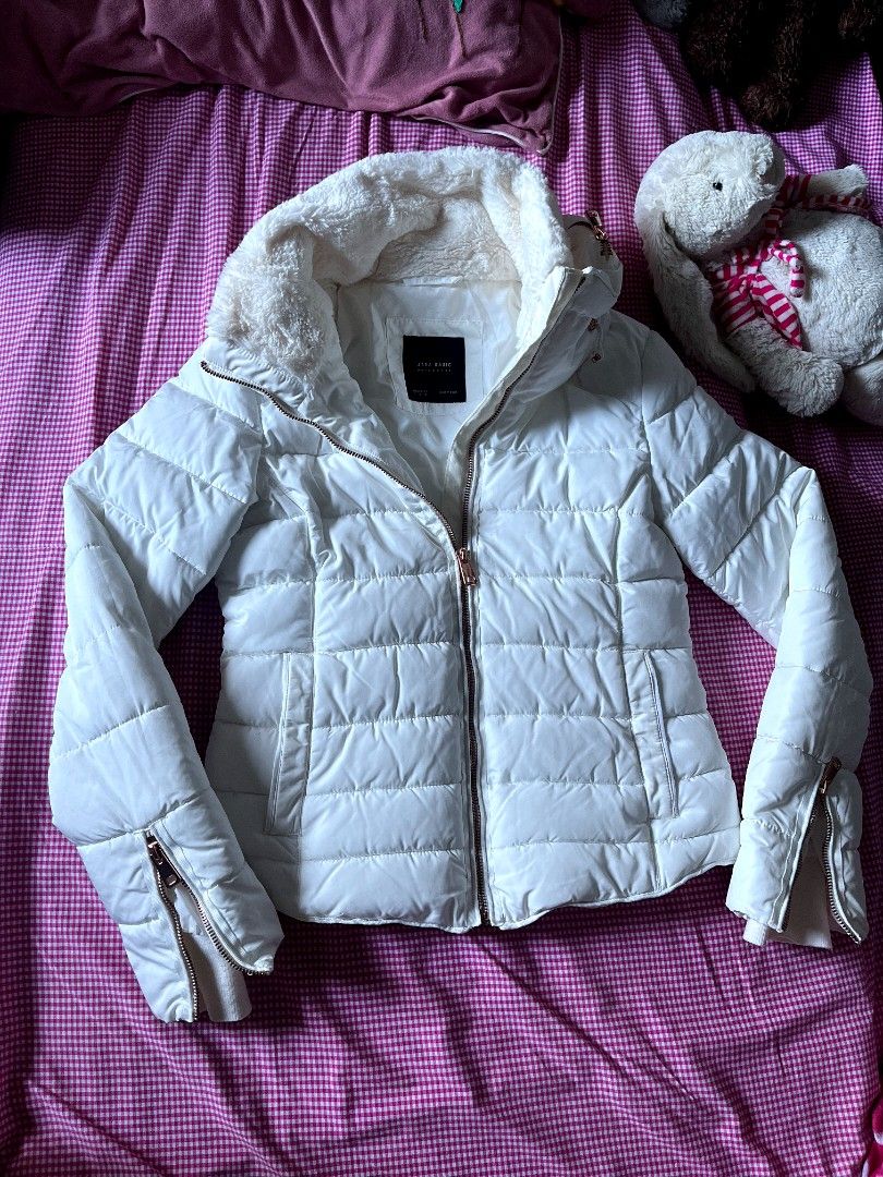 Zara Basic White Puffer Jacket with Faux Fur Hood (Category: Coats, Jackets and Outerwear) located in Manila. Submitted by jhenniegir36703 (Listing ID 1470634179, Image 2). Description: - Brand: Zara Basic - Color: White - Style: Quilted puffer jacket with high collar - Details: Fluffy faux fur lining on the collar, rose gold zippers on front and cuffs - Condition: Great, clean with no stains or damage - Perfect for cold weather.