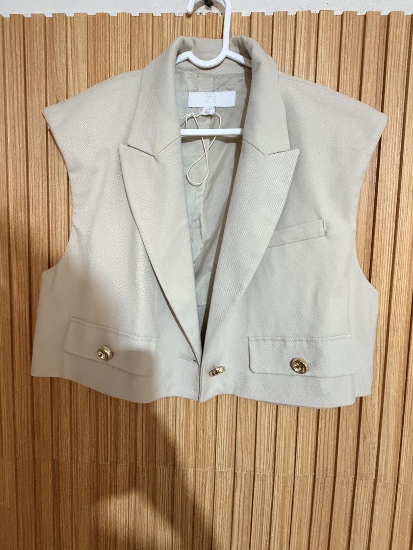Zara Beige Cropped Blazer Vest Size M (Category: Coats, Jackets and Outerwear) located in Makati City. Submitted by ziagabrielle (Listing ID 1470560923, Image 1). Description: - Brand: Zara - Style: Cropped double-breasted blazer vest - Size: EUR Medium / Mexico 28 - Details: Gold-tone buttons on front pockets, structured shoulders, notched lapels, fully lined interior - Condition: Brand new with tags attached - Color: Versatile neutral beige.