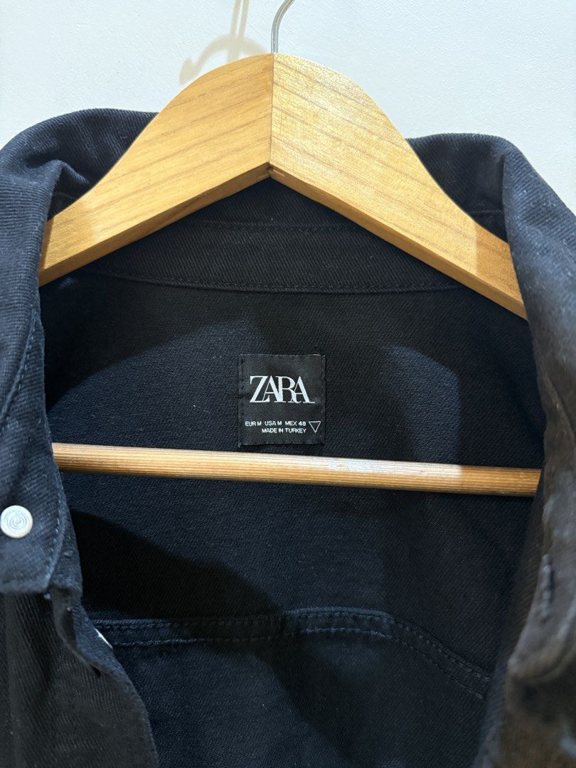 Zara Black Black Denim Utility Jacket (Category: Coats, Jackets and Outerwear) located in Navotas City. Submitted by celinacupcupin (Listing ID 1470605816, Image 2). Description: No issue Never worn Med on tag RFS: decluttering Loc: QC.