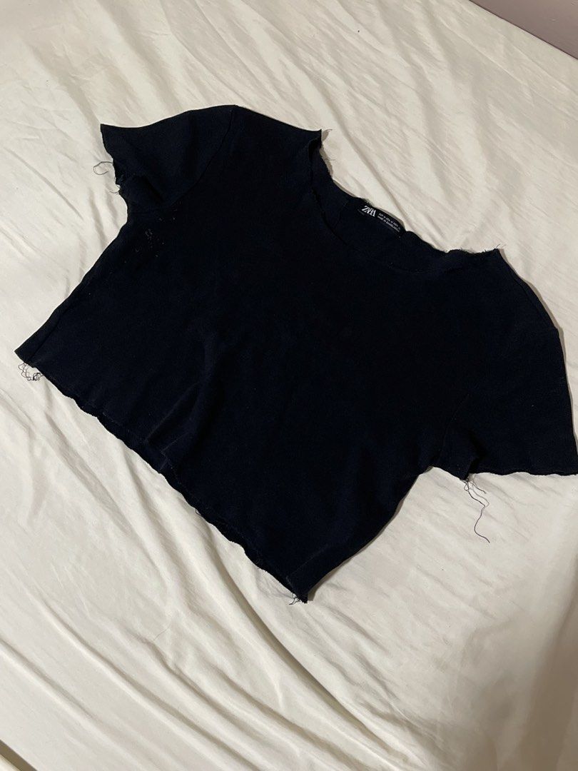 Zara Black Crop Top Raw Hem Size M (Category: Shirts) located in Caloocan City. Submitted by sheshesheshesheshe13 (Listing ID 1470713851, Image 1). Description: - Brand: Zara - Color: Black - Size: M - Fit: Cropped - Details: Raw cut neckline and hem with exposed threads, short sleeves - Condition: Shows some wear near the right armpit with small holes and loose threads.