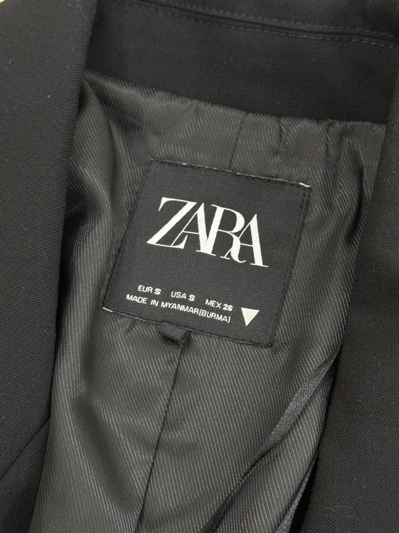 Zara Black Double Breasted Blazer Size S (Category: Coats, Jackets and Outerwear) located in Manila. Submitted by nicccsalva (Listing ID 1470684497, Image 2). Description: - Brand: Zara - Size: S - Color: Black - Style: Double-breasted blazer with classic lapel collar and structured shoulders - Details: Fully lined, front button closures, clean look - Condition/Vibe: Versatile wardrobe staple, easy to style for both work and casual wear.