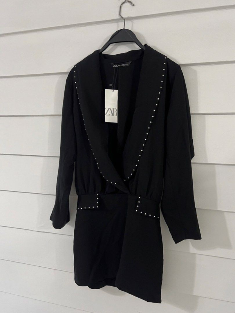 ZARA Black Shiny Blazer Dress (Category: Evening dresses & gowns) located in Las Pinas. Submitted by shop.6112 (Listing ID 1470723621, Image 2). Description: ZARA DRESS CODE: 9878/193/800 Originally bought at around 4,495.00 for an office annual party. Used ONCE. 1 Annual Party, then never again. Price negotiable - PM ME. This would be good for those attending events/parties with themes as elegant/bling/shiny/black tie etc… for office/personal pa