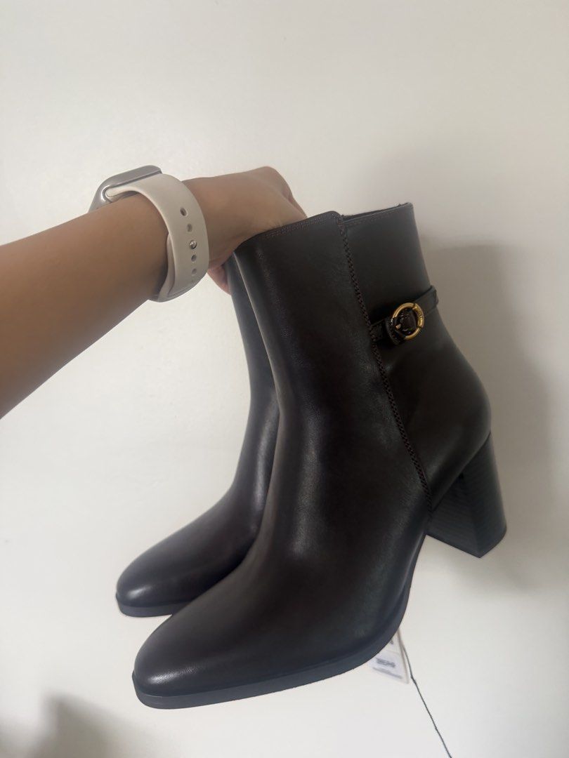 Zara boots (Category: Heels) located in Quezon City. Submitted by destashingmycloset (Listing ID 1470610449, Image 1). Description: .