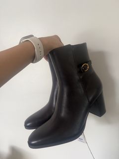 (Category: ) located in . Submitted by destashingmycloset (Listing ID 1470610449, Image 1). Description: .